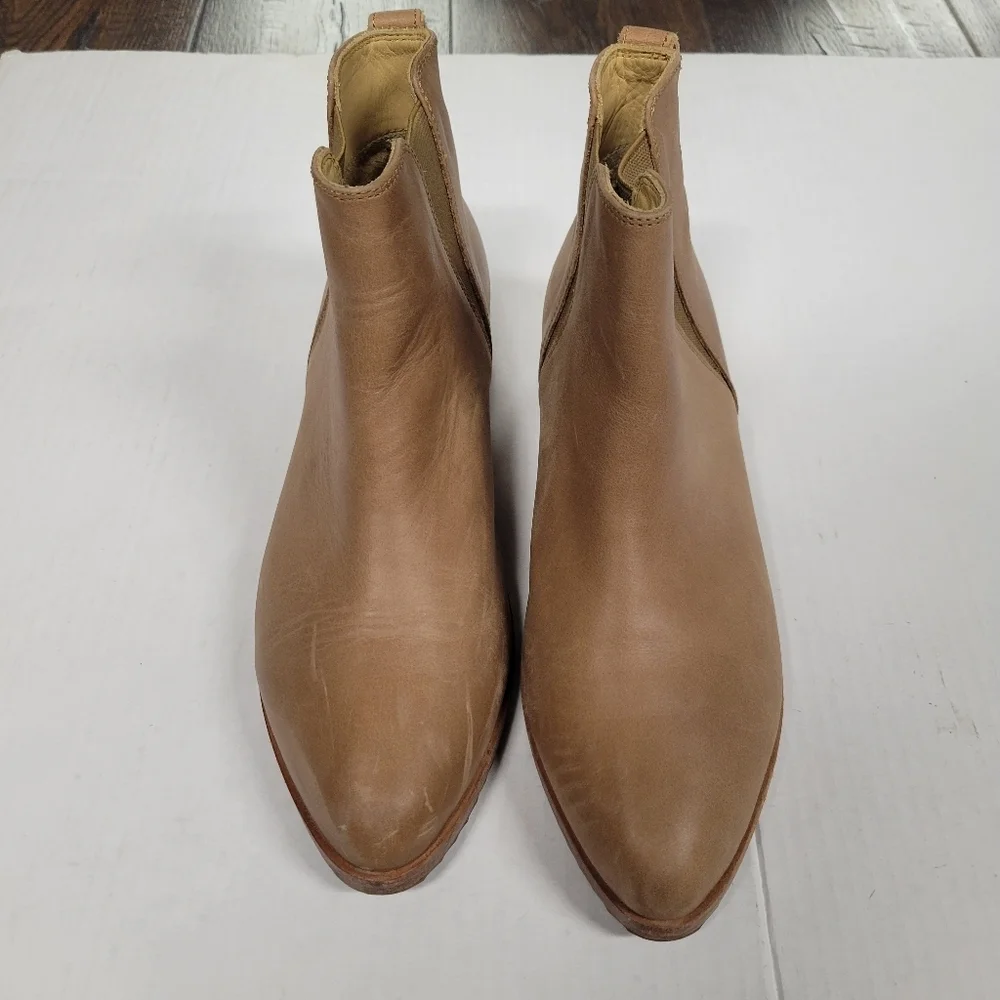 Nisolo Everyday Chelsea Boot Suede Sand Size 8.5